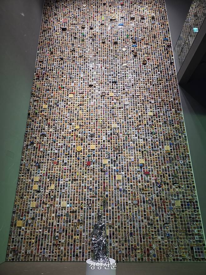 서울 종로구 국립현대미술관 서울관에 전시된 강익중의 ‘삼라만상’(1984~2014). 윤승민 기자