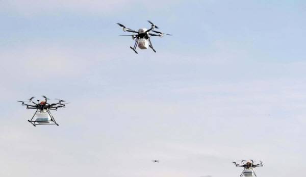드론을 활용한 상품 배송.