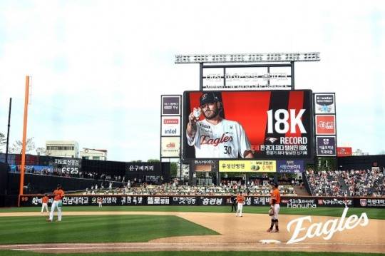 한화 폰세, 18탈삼진 쾌투…34년 만에 선동열과 최다 타이