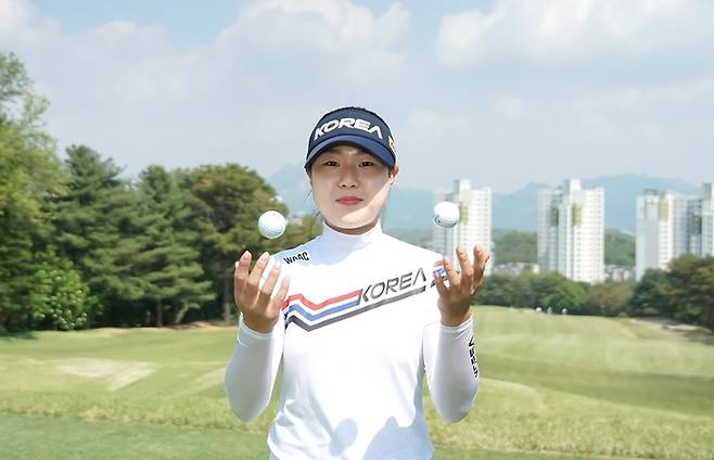 국가대표가 되기 위해 프로 전향까지 미룬 최정원이 환하게 웃으며 포즈를 취하고 있다. 박태성 골프전문사진기자