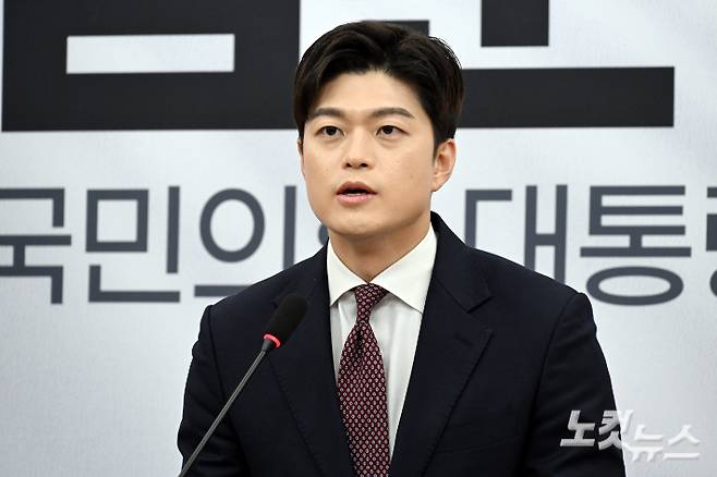 김용태 국민의힘 비상대책위원장이 15일 서울 여의도 국회에서 열린 기자간담회에서 발언을 하고 있다. 윤창원 기자