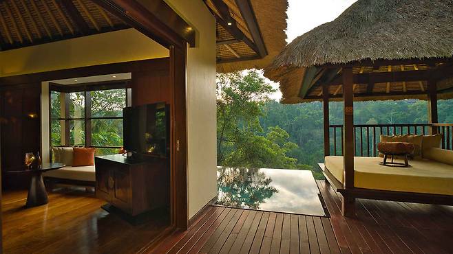 인피니티풀과 연결된 구조의 파노라믹 풀빌라. 사진제공|팜투어