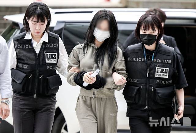 17일 서울 서초구 서울중앙지방법원에서 열린 영장실질심사에 출석한 20대 여성 양씨. /사진=뉴시스 제공