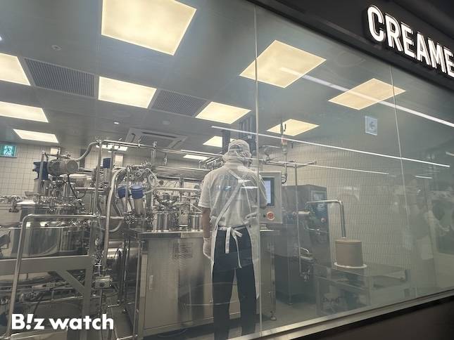 벤슨 1호점 벤슨 크리머리 서울의 지하 1층 '크리머리 랩' 내 생산시설인 파일럿 라인. / 정혜인 기자 hij@