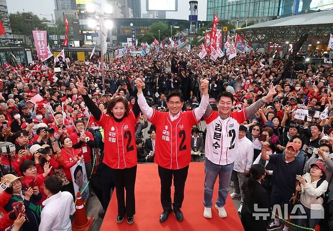 19일 서울역 유세하는 김문수 후보 /뉴시스