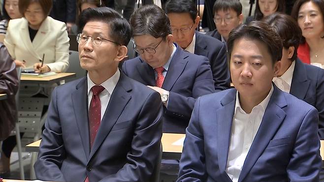 '약자와의 동행' 토론회 참석한 김문수 후보와 이준석 후보