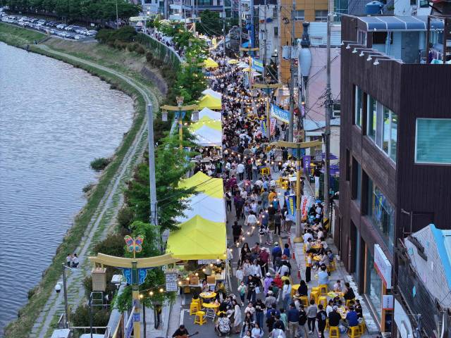 ▲지난해 '차 없는 거리 신나는대로' 모습.ⓒ밀양시