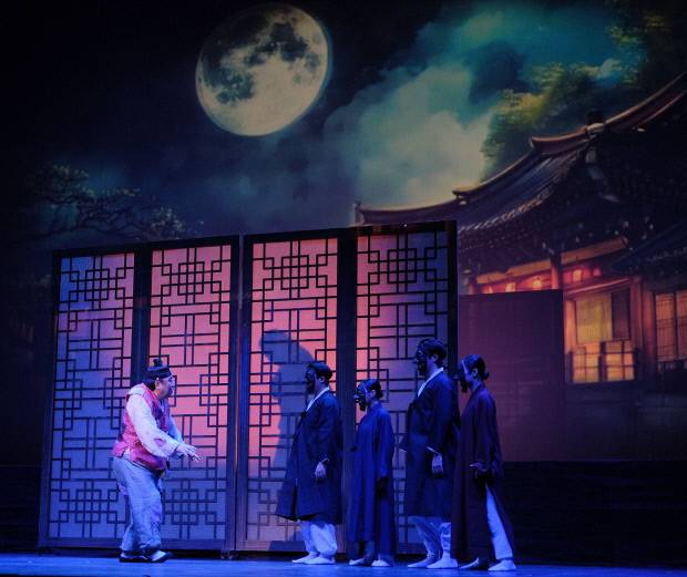 다음달 12일 곡성레저문화센터 동악아트홀에서 선보이는 ‘조선에서 온 리골레토’ 공연 모습. ㈜오뮤 제공