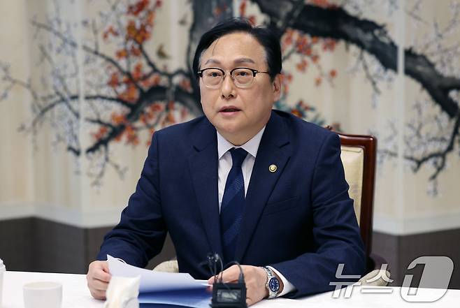 정인교 산업통상자원부 통상교섭본부장이 2일 서울 종로구 정부서울청사에서 열린 긴급 통상 관계기관 점검회의에서 발언을 하고 있다. 2025.5.2/뉴스1 ⓒ News1 임세영 기자