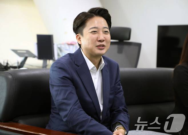 이준석 개혁신당 대통령 후보가 20일 광주광역시의회 기자실을 찾아 지역 기자단과 질의응답하고 있다. 2025.5.20/뉴스1 ⓒ News1 이수민 기자