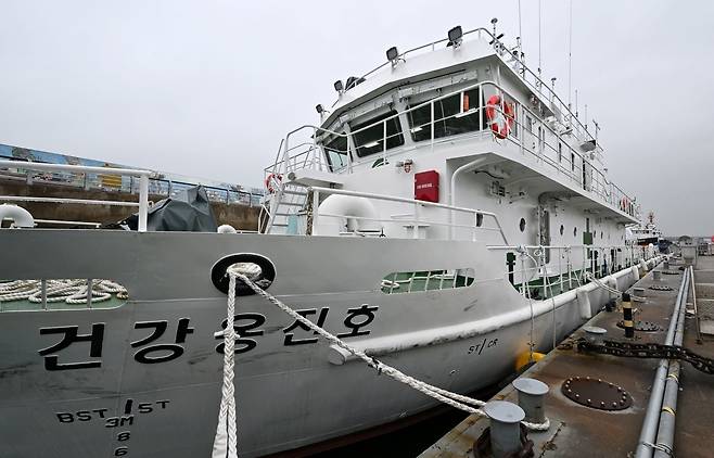 20일 인천 옹진군 백령도에서 첫 진료를 시작한 새 병원선 '건강옹진호'/ 뉴스1