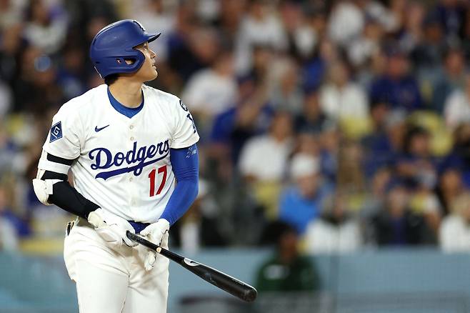 <yonhap photo-3633=""> 오타니가 20일 애리조나전 6회 말 타석에서 솔로홈런을 치며 홈런 부문 리그 1위를 지켰다. 종전 자신의 월간 최다 홈런(15개)를 경신할 기세다. Luke Hales/Getty Images/AFP (Photo by Luke Hales / GETTY IMAGES NORTH AMERICA / Getty Images via AFP)/2025-05-20 14:20:34/ <저작권자 ⓒ 1980-2025 ㈜연합뉴스. 무단 전재 재배포 금지, AI 학습 및 활용 금지></yonhap>