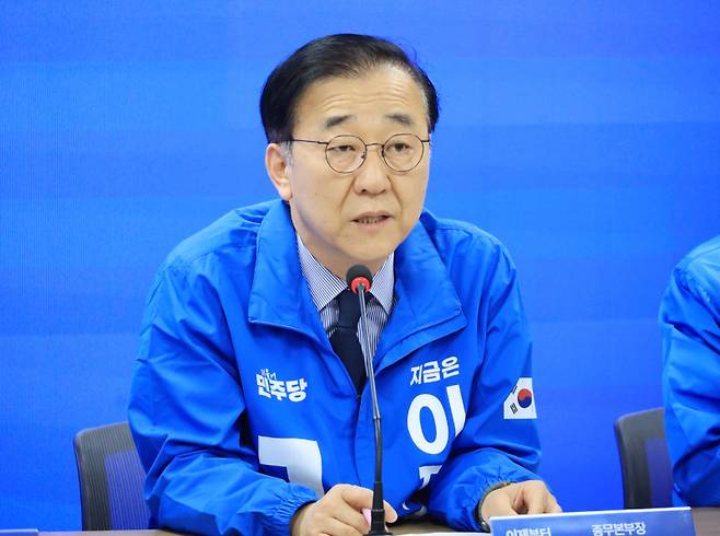 김윤덕 더불어민주당 중앙선대위 총무본부장이 15일 서울 여의도 중앙당사에서 열린 제4차 총괄본부장단회의에서 발언하고 있다. 연합뉴스