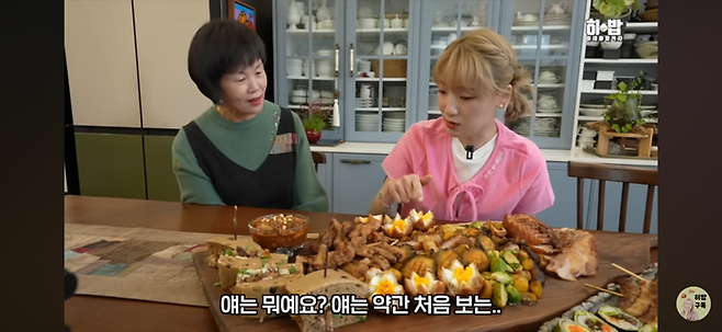 제주관광공사가 인기 먹방 유튜버 히밥과 함께 제주의 향토 음식을 체험하고 맛보는 콘텐츠 영상을 공개했다. / 사진=영상 캡쳐 이미지