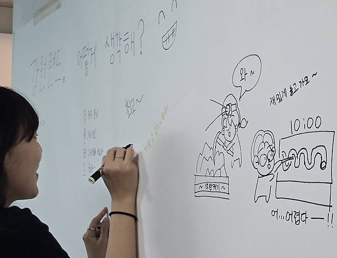 관람객의 후기는 그림으로 그려도 된다.