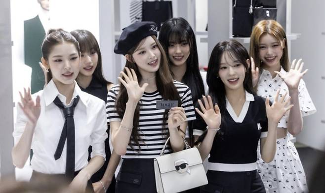 칼 라거펠트(KARL LAGERFELD) 및 CJ온스타일 제공