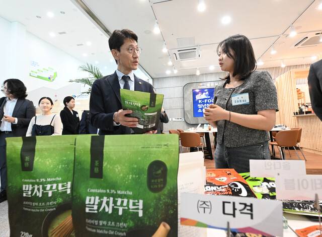 김윤상 기획재정부 2차관은 20일 전북 익산의 국가식품클러스터를 방문해 농식품분야 청년창업가와 간담회를 갖고 창업 애로사항 등을 청취했다. 기재부