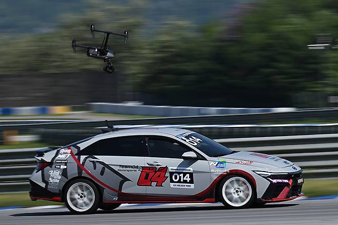 N2 마스터즈 클래스 결승 레이스에서 주행 중인 김택준. 사진: 김학수 기자