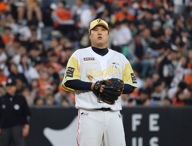 13일 두산 베어스와 경기에 꿈돌이 유니폼을 입고 선발투수로 마운드에 오른 한화 이글스 류현진