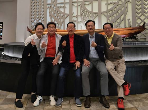 미국 하와이에서 국민의힘 대선 경선 후보였던 홍준표 전 대구시장을 만난 국민의힘 특사단. 〈제공=이성배 대변인〉