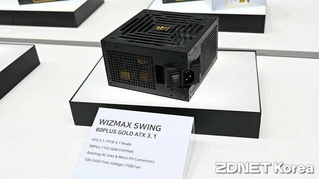 전원 케이블 방향을 전환할 수 있는 '위즈맥스 스윙'. (사진=지디넷코리아)