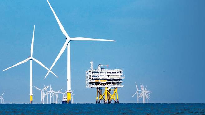 영국 북해의 해상 풍력 발전 단지 모습.