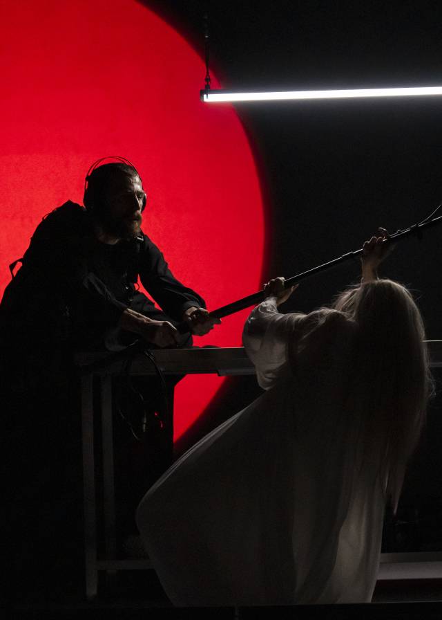 17일 서울 역삼동 GS아트센터 로비에서 열린 마르코스 모라우의 '죽음의 무도' 공연 모습. 사진 제공=GS아트센터