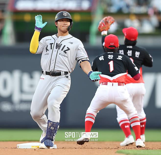 ▲ 힘과 스피드를 모두 갖춰 리그 전체의 유망주로 떠오른 안현민 ⓒ곽혜미 기자