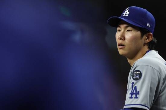 김혜성은 21일 오전 11시10분 미국 캘리포니아주 로스앤젤레스 다저스타디움에서 열리는 2025 메이저리그(MLB) 정규시즌 애리조나 다이아몬드백스와의 홈경기에 9번 타자 겸 2루수로 선발 출전한다. 김혜성은 전날 2번타자 중견수로 출격해 1회 수비 때 실수하고 4타수 무안타에 그쳤으나 본업 2루수로 돌아가 만회할 기회를 잡았다. 연합뉴스