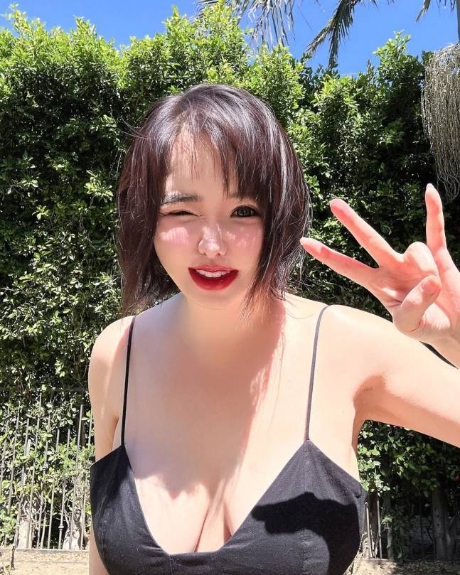 박봄 SNS