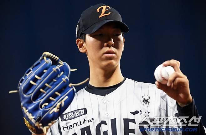 2군에 내려간 엄상백 대체 선발 투수로 올 시즌 첫 선발 등판한 황준서.