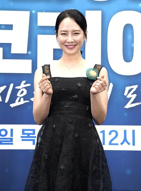 배우 송지효가 JTBC 다큐멘터리 '딥 다이브 코리아: 송지효의 해녀 모험'에서 활약하고 있다. /JTBC