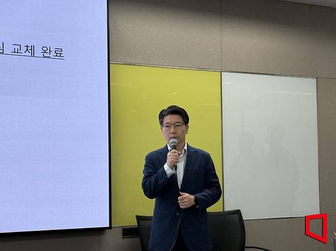 임봉호 SK텔레콤 MNO사업부장이 22일 오전 진행된 일일브리핑에서 발표하고 있다. 이명환 기자