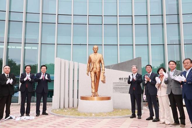 백산 안희제 선생의 동상. 의령군 제공