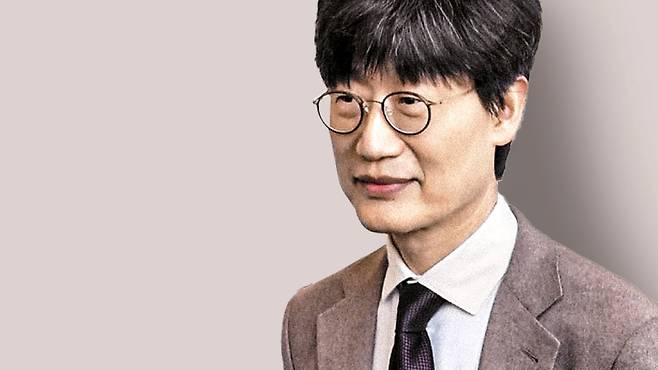 Naver founder Lee Hae-jin has returned to the helm after seven years, launching a sweeping overhaul of South Korea’s top internet company as he pushes for bold internal reforms—but not without controversy. /Chosun DB