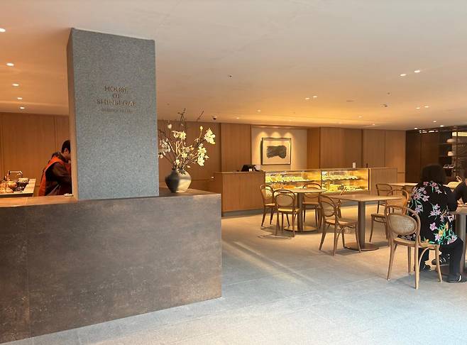 신세계백화점 본점 5층에 위치한 하우스오브신세계 디저트살롱 전경. 황소영 기자 fangso@donga.com