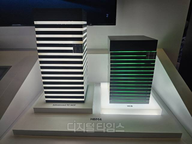 삼성전자가 전시한 HBM 모형. 김영욱 기자