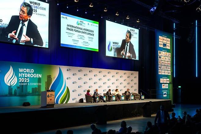 장재훈 현대차그룹 부회장이 지난 21일(현지시간) '월드 하이드로젠 서밋 2025' IHTF 패널 토론에서 발언하고 있다. 현대차 제공