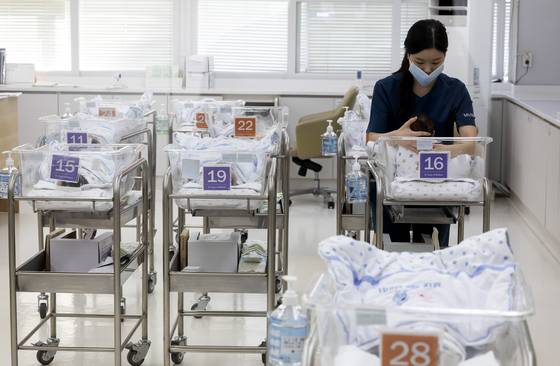 지난 2월 서울 강서구 미즈메디병원 신생아실의 모습. 전민규 기자