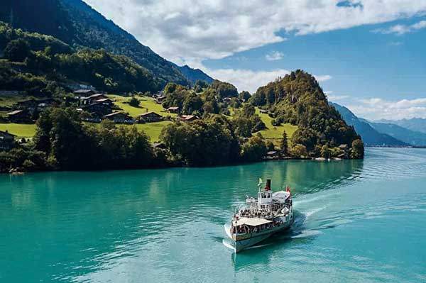 스위스 브리엔츠호수와 유람선. 사진 SwissASAP.