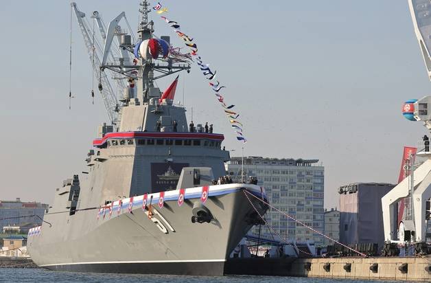 북한의 5000톤급 신형 구축함인 최현호. 노동신문·뉴스1