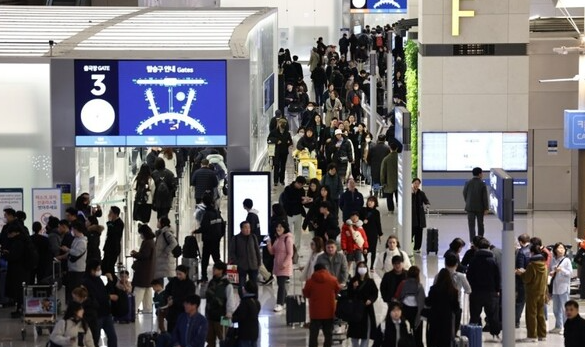 여행객으로 붐비는 인천국제공항, 연합뉴스