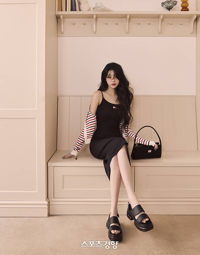 아이브 멤버 장원영. 타미 진스 제공