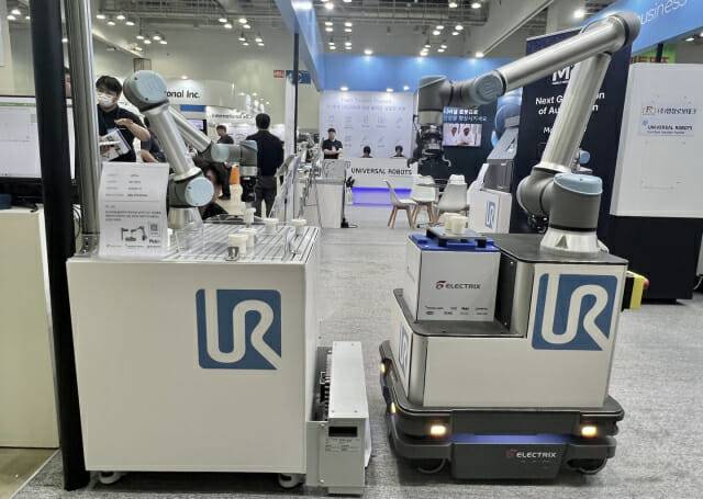 일렉트릭스가 선보인 이동형 협동로봇 (사진=지디넷코리아 신영빈 기자)