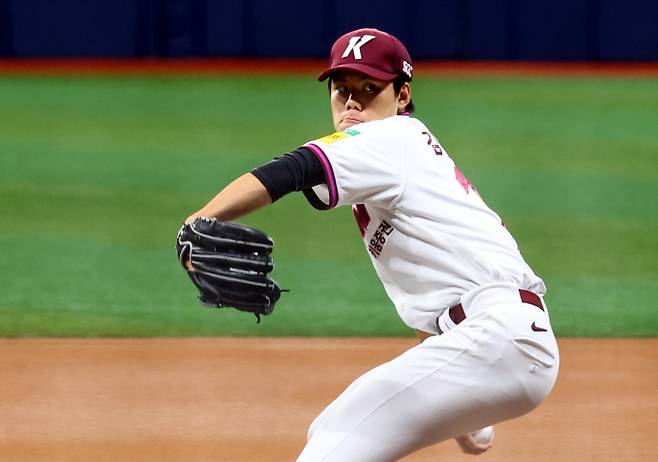 키움 히어로즈 투수 김윤하가 10일 만에 복귀전을 가진다. 사진은 키움 히어로즈에서 활약 중인 김윤하의 모습. /사진=뉴시스