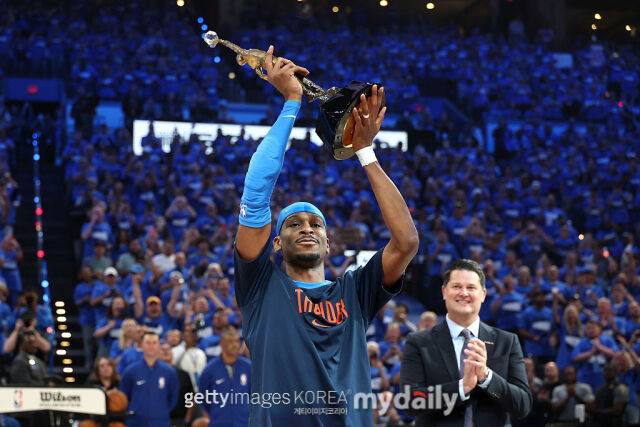 니콜라 요키치를 제치고 MVP를 수상한 셰이 길저스-알렉산더. /게티이미지코리아