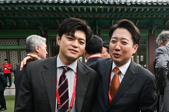 이준석(오른쪽) 개혁신당 대선 후보와 김용태 국민의힘 비상대책위원장이 21일 서울 중구 신라호텔에서 열린 제16회 조선일보 아시안리더십콘퍼런스(ALC)에서 함께 대화하고 있다. 2025.5.21 조선일보 제공