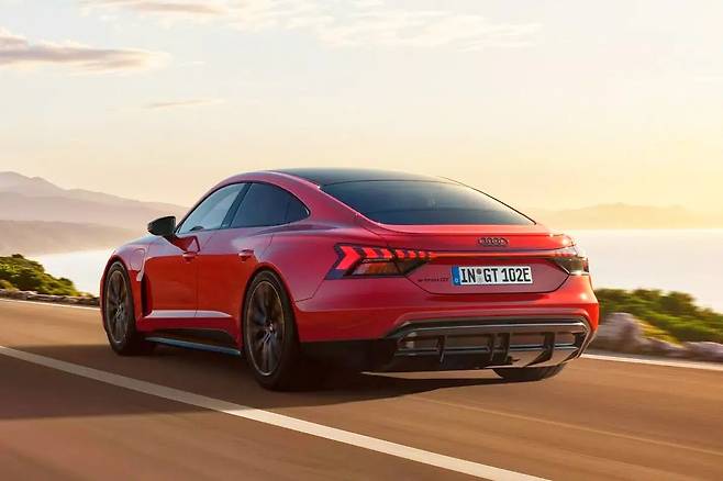 아우디 e 트론 GT 콰트로