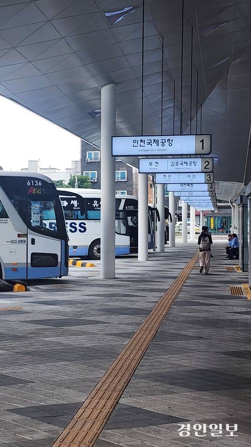 새로 개장한 용인버스터미널 노선버스 승하차장. 용인/김성규기자 seongkyu@kyeongin.com