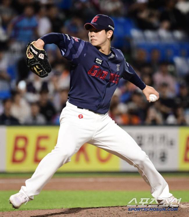 28일 대전 한화생명이글스파크에서 열린 한화와 롯데의 경기. 투구하고 있는 롯데 홍민기. 대전=송정헌 기자songs@sportschosun.com/2024.05.28/